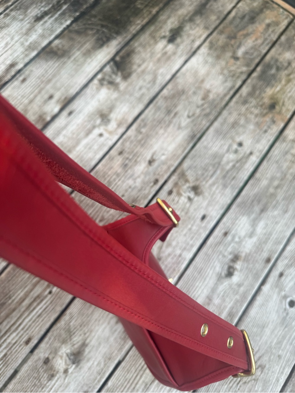 Vintage Coach Berkeley 9988 Red Leather Saddle Bag Brass Hardware Crossbody 90s - Picture 5 of 16